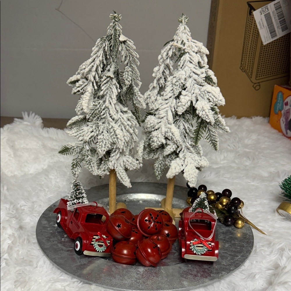 This is a metal charging plate decor set for a centerpiece unassembled